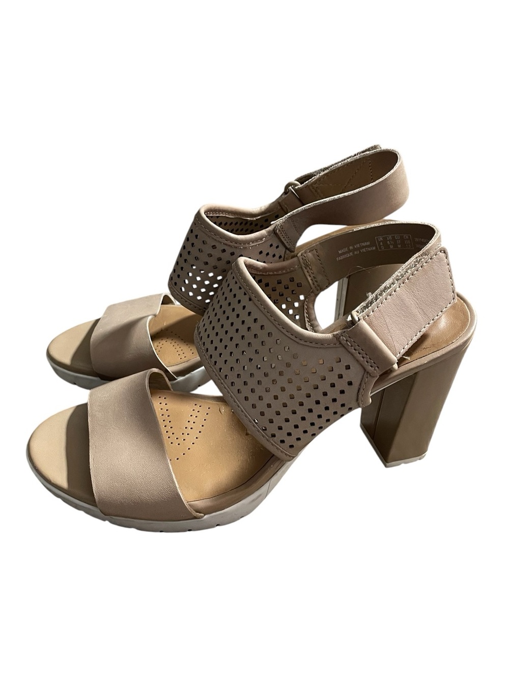 B3- Clark’s size 6.5 Women’s Taupe Block Heel Sandals